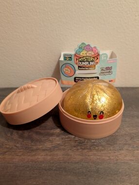 BRAND NEW RARE STUFFED BUN EDITION GLITTER DUMPLING SQUISHY from Crazy Fun